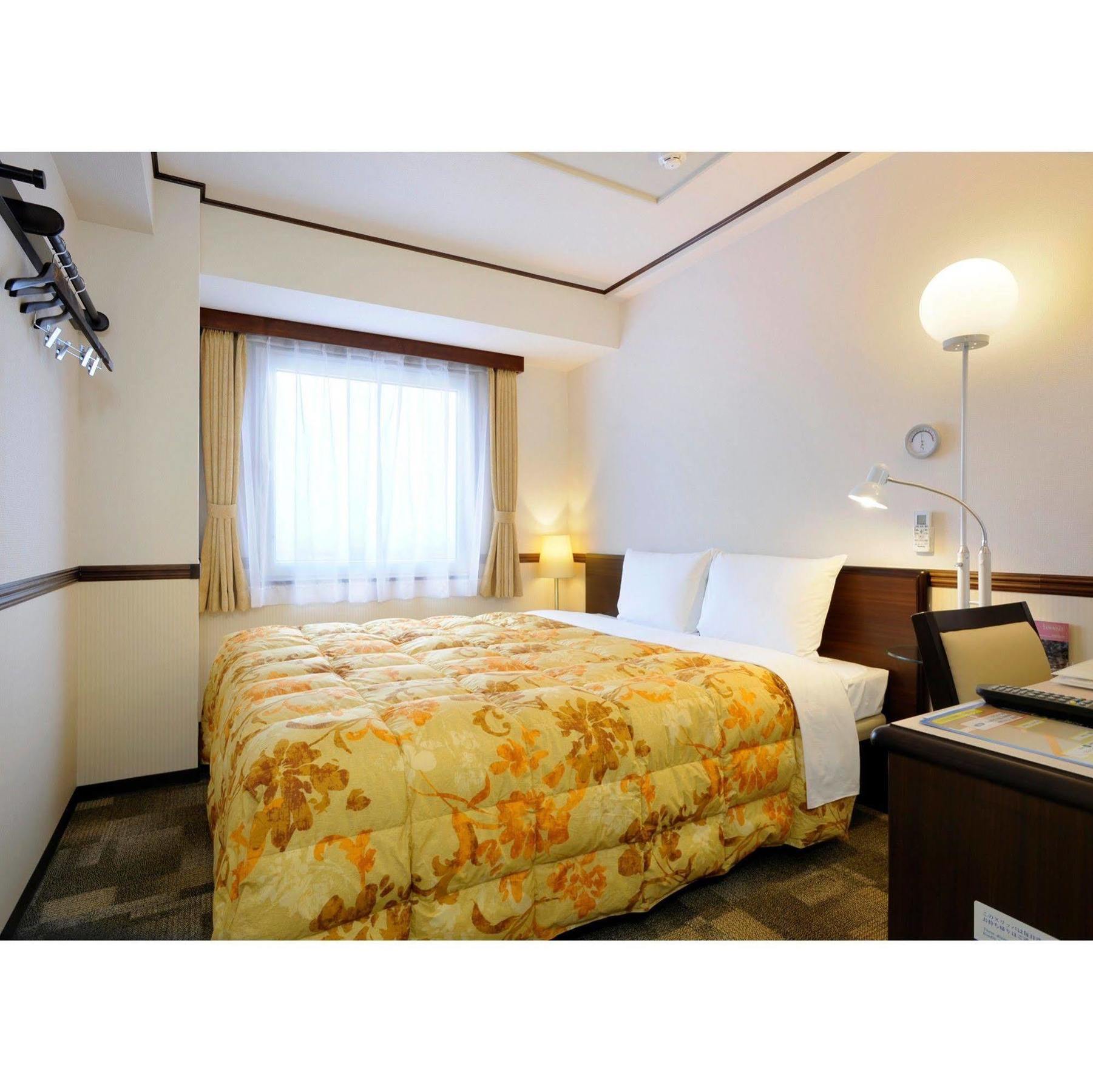 Toyoko Inn Nagoya-Eki Sakuradori-Guchi Honkan Exterior foto