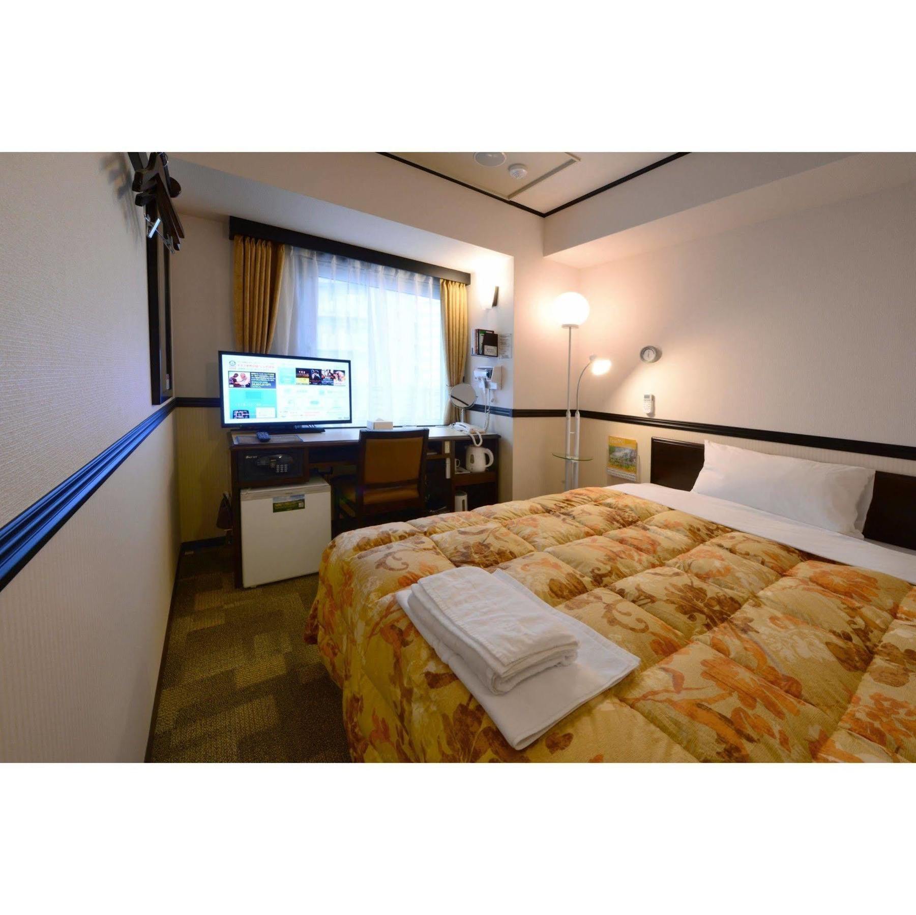 Toyoko Inn Nagoya-Eki Sakuradori-Guchi Honkan Exterior foto